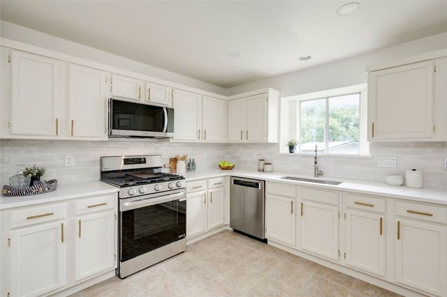 16302 Bates Cv, House other with 3 bedrooms, 2 bathrooms and 4 parking in Pflugerville TX | Image 7