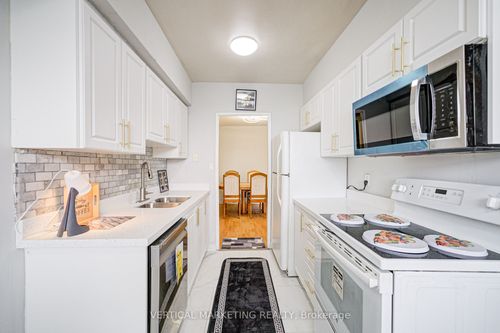 7-20 Gilder Dr, Scarborough, ON, M1K5E1 | Card Image