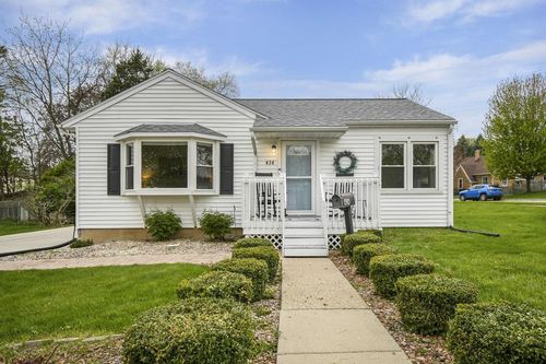 424 Martin St, Sun Prairie, WI, 53590-2233 | Card Image