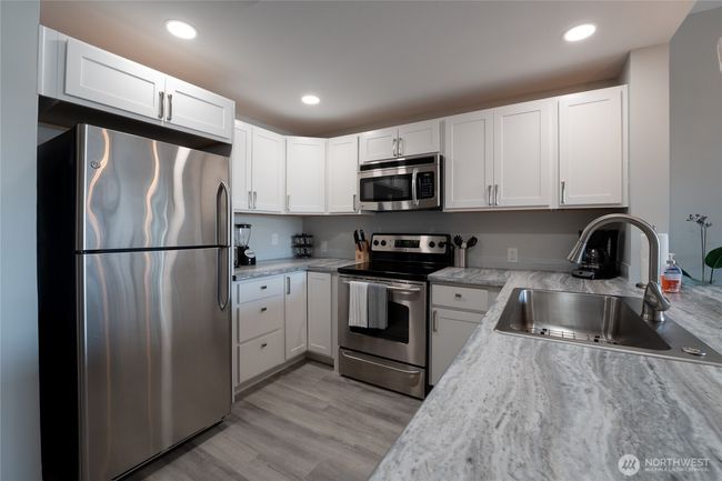 All new and freshly renovated throughout the entire residence with modern, designer finishes. You can see the upgrades are all completed here and ready for you to just begin enjoying the Chelan lifestyle! | Image 8