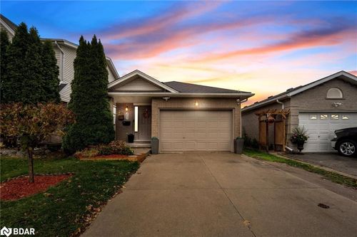 267 Grey Fox Dr, Kitchener, ON, N2E3N8 | Card Image