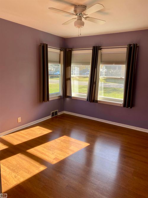 203 E Kempf Ct, Capac, MI, 48014-3133 | Card Image