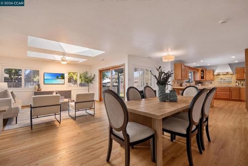 827 Wilmore Ave, Concord, CA, 94518-2218 | Card Image