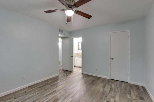 411 S Dooley St, Condo with 10 bedrooms, 5 bathrooms and 8 parking in Grapevine TX | Image 18