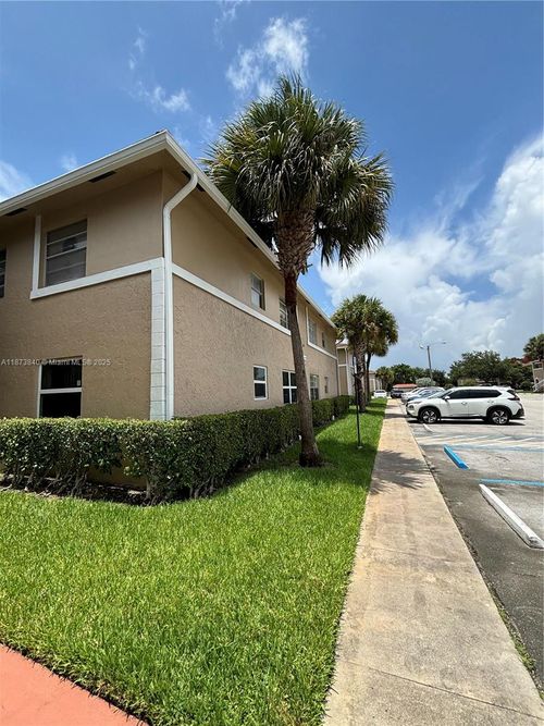 18-f-824 Twin Lakes Dr, Coral Springs, FL, 33071-5301 | Card Image