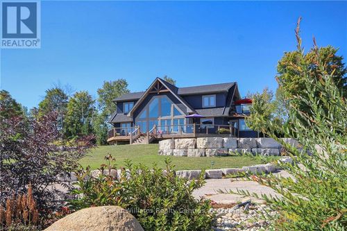 112 Tamarac Rd, Stokes Bay, ON, N0H2M0 | Card Image