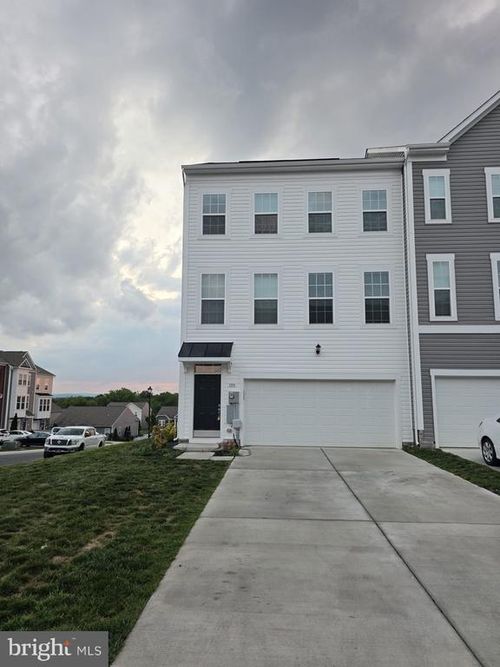 100 Stafford Pl, FALLING WATERS, WV, 25419-1857 | Card Image