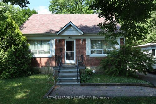 24 Ann Arbour Rd, North York, ON, M9M2J6 | Card Image