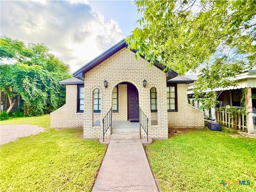 404 W Brackenridge St, Edna, TX, 77957-3518 | Card Image