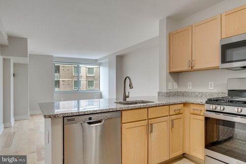 s418-800 4th St Sw, WASHINGTON, DC, 20024-3053 | Card Image