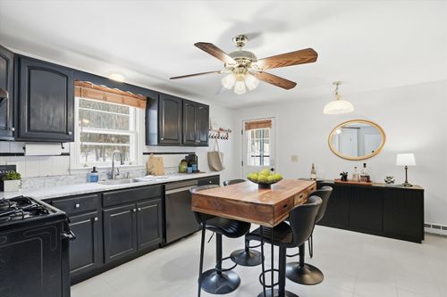 128 Sandstone Cir, Londonderry, NH, 03053-3776 | Card Image