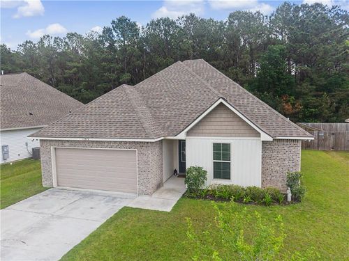 15572 Grassy Ln, Covington, LA, 70435-7323 | Card Image