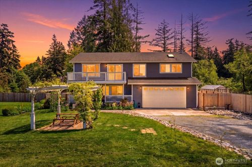 35 Edgewater Dr, Camano Island, WA, 98282-8574 | Card Image