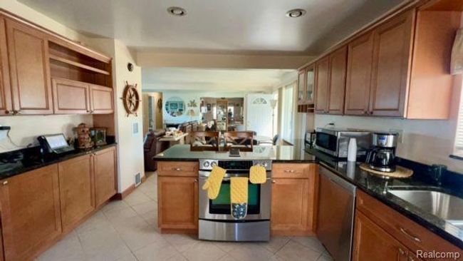32241 N River Rd, House other with 3 bedrooms, 2 bathrooms and null parking in Harrison Twp MI | Image 19