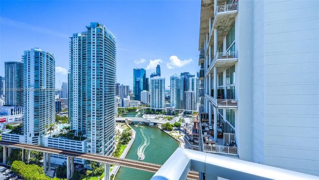 APT-2911 - 185 Sw 7 Th St, Condo with 3 bedrooms, 3 bathrooms and null parking in Miami FL | Image 12