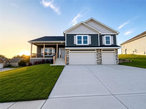 1901 Owen Dr, Pleasant Hill, MO, 64080-1624 | Card Image