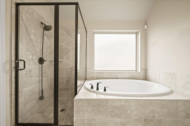 Primary Hollywood bath | Image 18