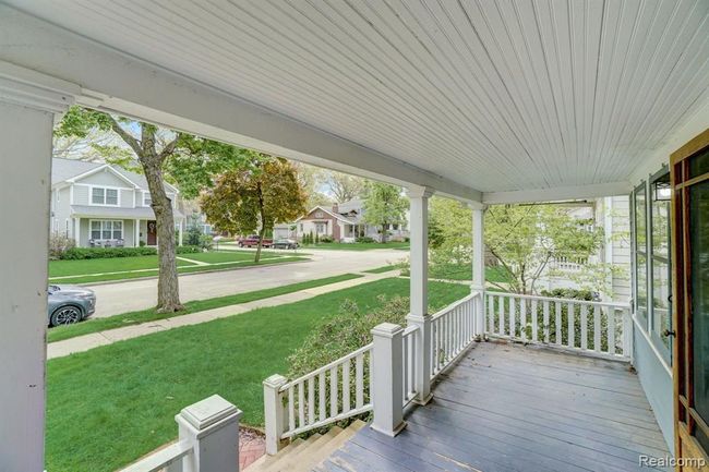 909 Hilldale Drive, Home with 3 bedrooms, 1 bathrooms and null parking in Royal Oak MI | Image 3