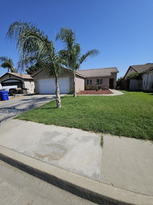 1573 W River Ave, Porterville, CA, 93257-7124 | Card Image