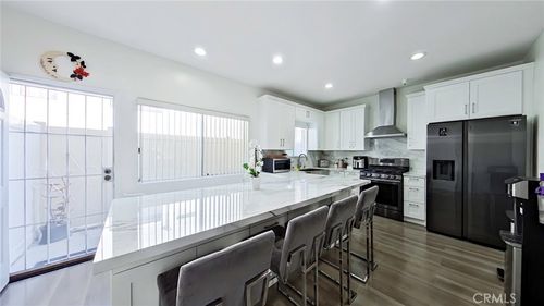 unit-6-18347 Saticoy St, Reseda, CA, 91335-2982 | Card Image