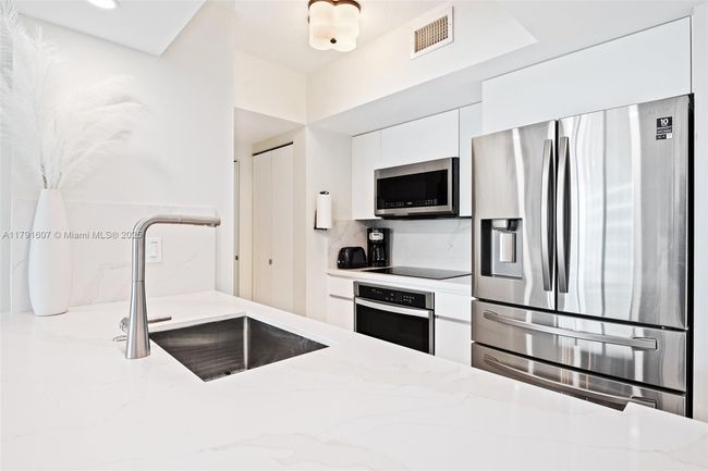 APT-1908 - 347 New River Dr, Condo with 2 bedrooms, 2 bathrooms and null parking in Fort Lauderdale FL | Image 12