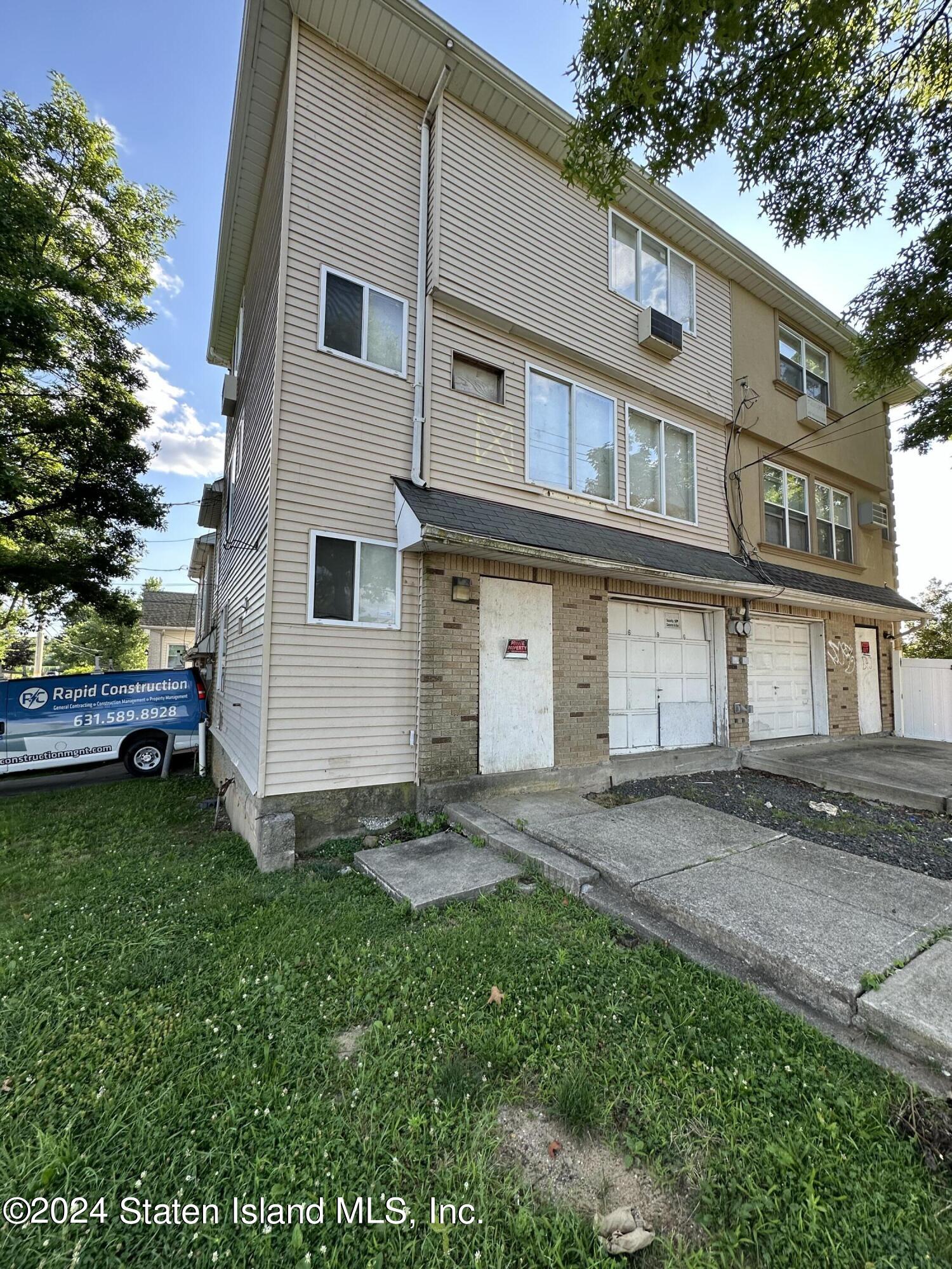 Seaview Ave, Staten Island, NY 10305
