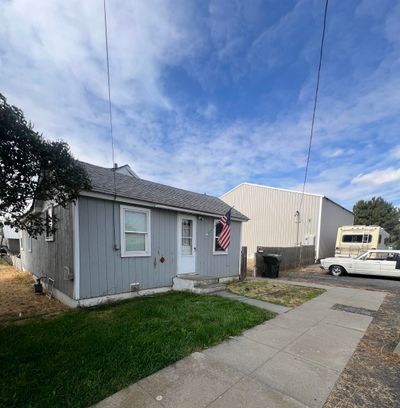 407 N Palouse St, Home with 2 bedrooms, 1 bathrooms and null parking in Ritzville WA | Image 1