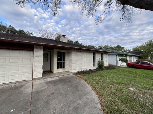 16631 Blackhawk Blvd, Friendswood, TX, 77546-3401 | Card Image