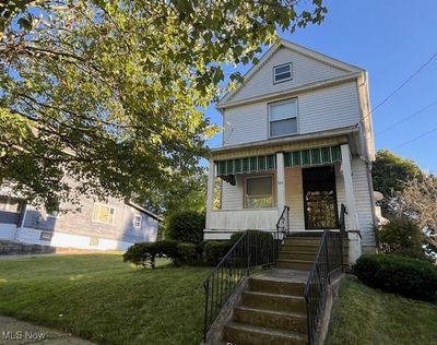 View of front facade with a front lawn and covered porch | Image 1