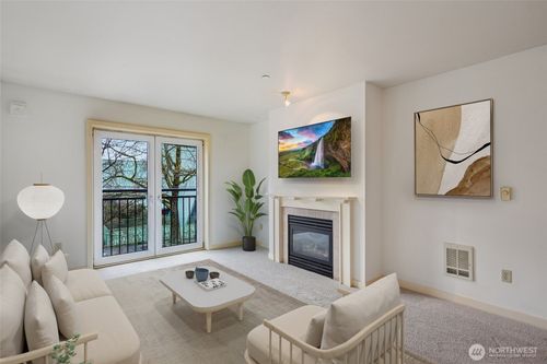 apt-204-701 1st Ave N, Seattle, WA, 98109-4080 | Card Image