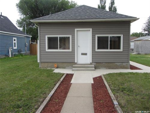 916 Weldon Ave, Saskatoon, SK, S7M2V6 | Card Image