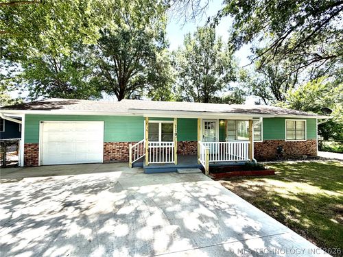 110 5th St, Checotah, OK, 74426-4206 | Card Image