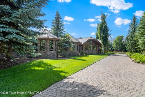 135 Huckleberry Dr, Jackson, WY, 83001-9394 | Card Image