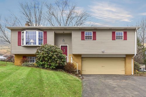 404 Mecklem Ln, Ellwood City, PA, 16117-3004 | Card Image