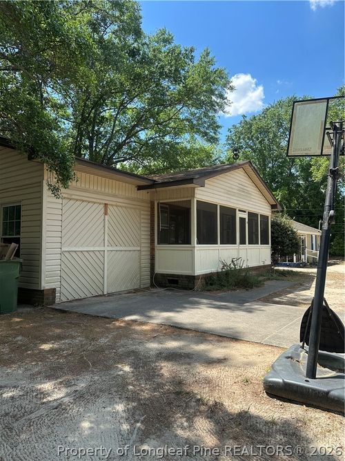 109 Chestnut St, Maxton, NC, 28364-2250 | Card Image