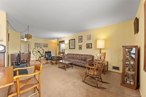 160 24th Ave, Whitestone, NY, 11357-3941 | Card Image