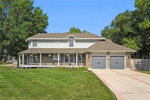 12106 Linden Ln, Overland Park, KS, 66209-1584 | Card Image