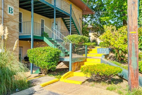 b27-555 N Dupont Ave, Madison, TN, 37115-3232 | Card Image