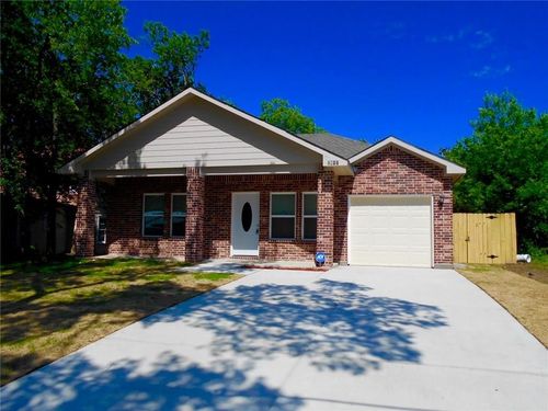 2811 Walnut St, Greenville, TX, 75401-3827 | Card Image