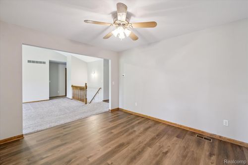 10419 Maple Rd, Hartland, MI, 48353-1117 | Card Image