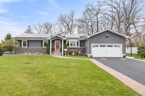 10 Denise Drive, Babylon, NY, 11703 | Card Image