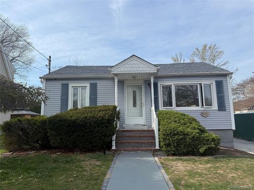 21 Independence Ave, Babylon, NY, 11702-1304 | Card Image