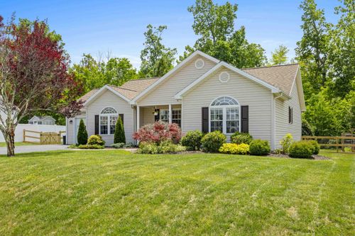 135 Woodside Dr, Waynesboro, VA, 22980-8366 | Card Image