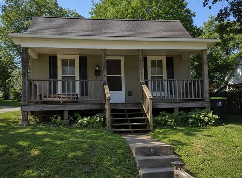 307 E Chestnut St, Harrisonville, MO, 64701-1818 | Card Image