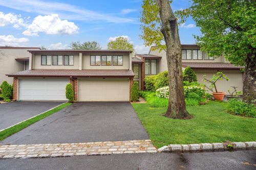 98 Foxwood Dr, Jericho, NY, 11753-1114 | Card Image