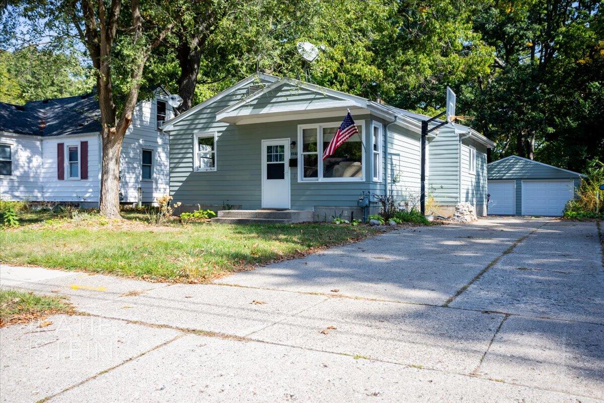 Colby Ave, Wyoming, MI 49509