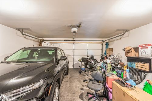 313 James Blvd Nw, Oxford, IA, 52322-9303 | Card Image