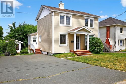 243 York St, Bathurst, NB, E2A1G9 | Card Image