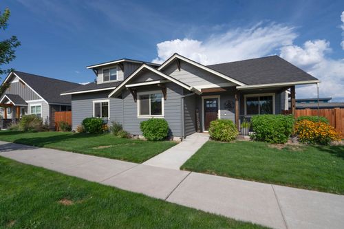 1002 Ne Discovery Loop, Prineville, OR, 97754-1496 | Card Image