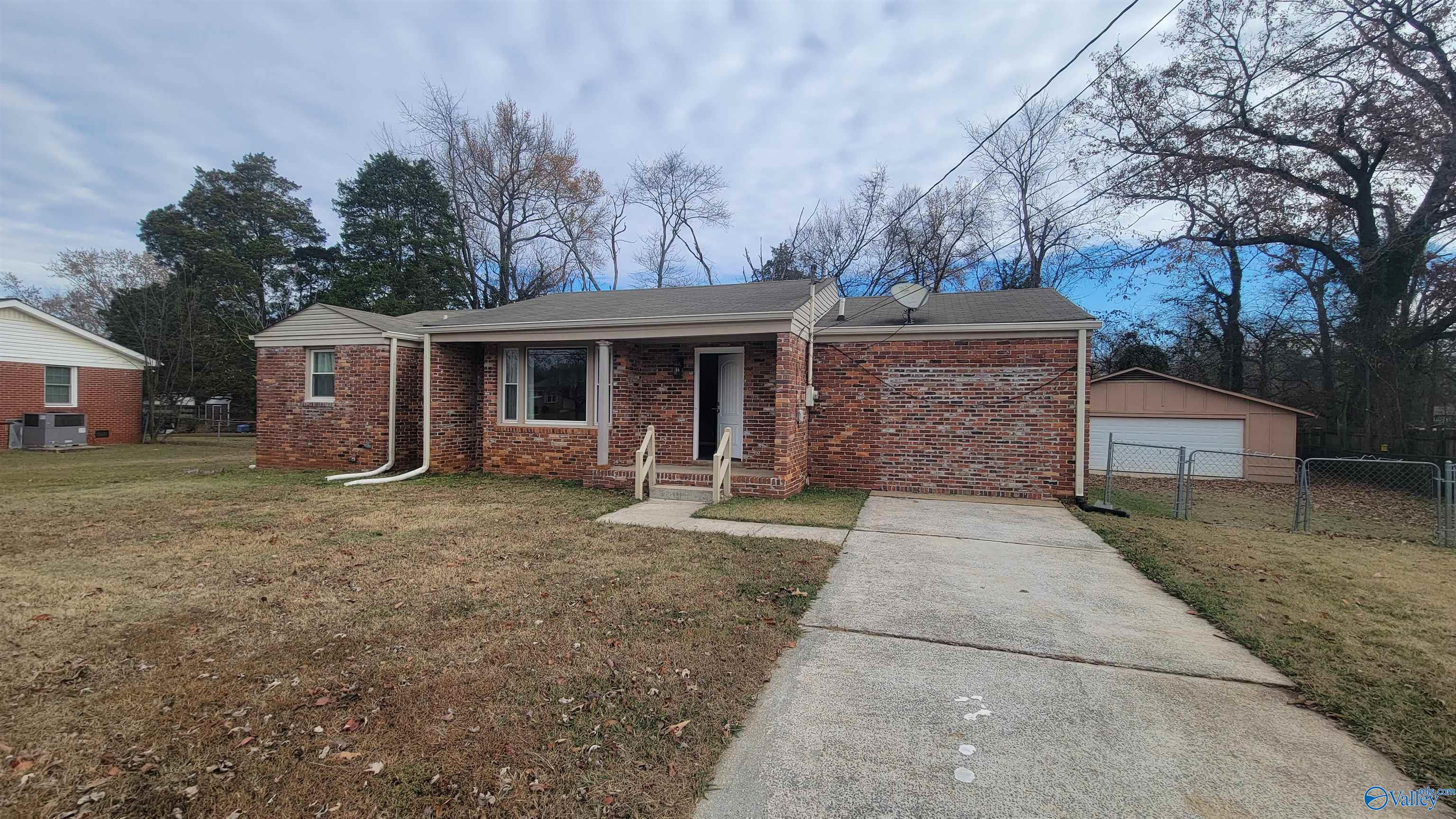 Brookline Dr, Huntsville, AL 35810